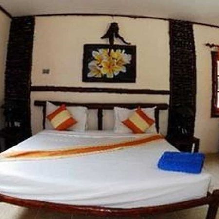 Alongkot Beach Resort Khanom Kültér fotó
